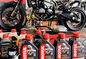 Troca de óleo - Na Sport Riders o motor da sua moto só recebe peças originais e de primeira linha; ?>